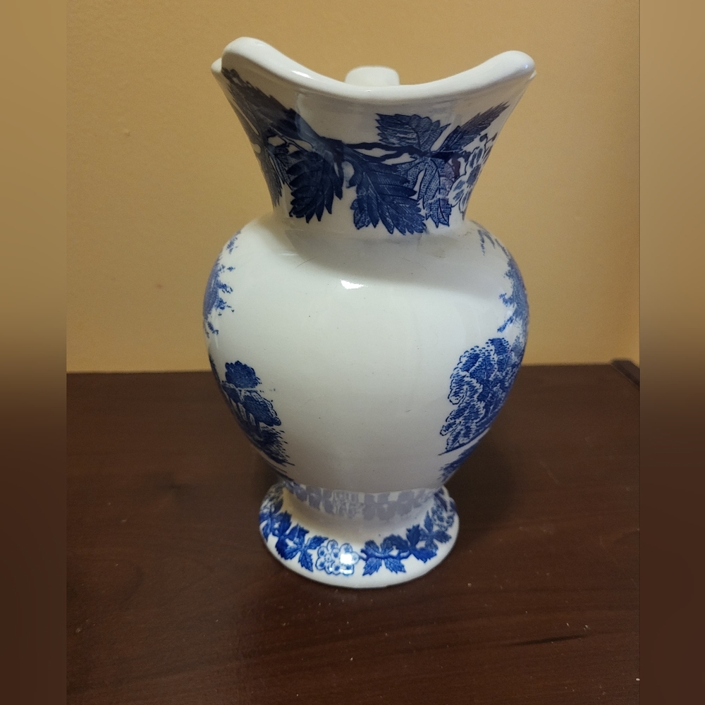 Vintage Norleans Japan Blue and White pitcher - Picture 6 of 6